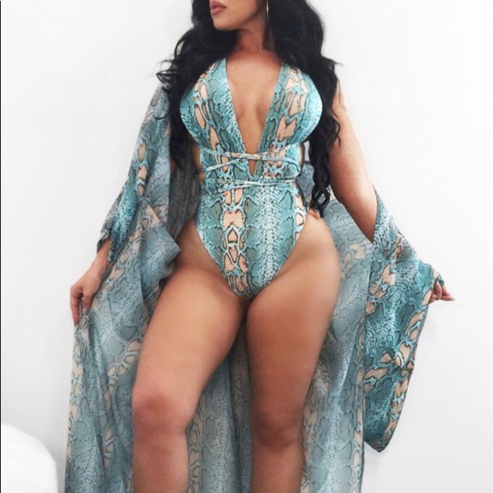 Blue Snake print swim!